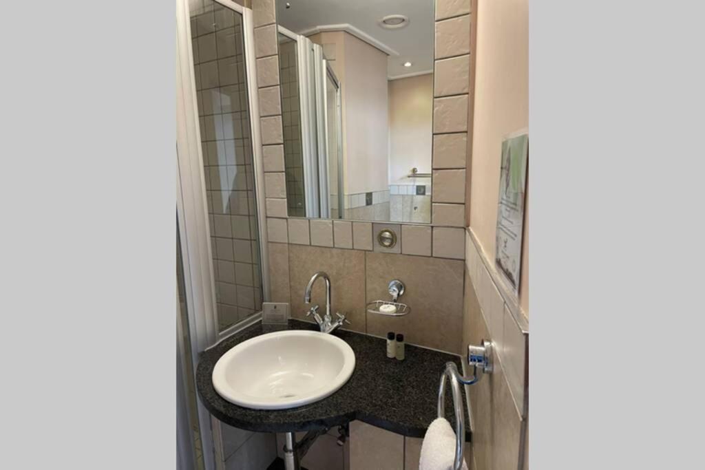 Cool & Easy Flat In The Heart Of Marshalltown Johannesburg Kültér fotó